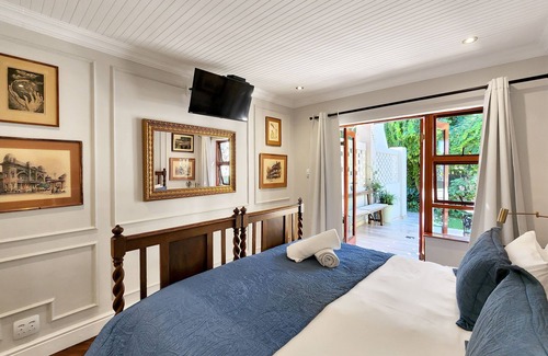 Constantia House | Hydrangea - Pinoak Self-catering Cottages