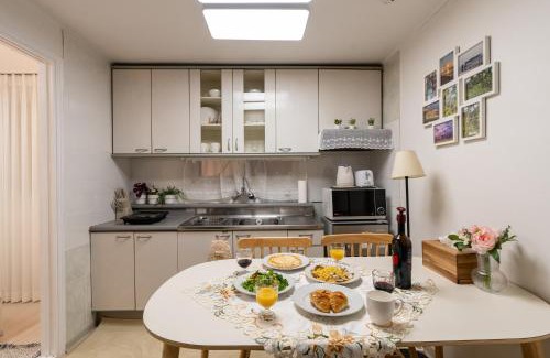 Jongno Apartment | Hyehwa Modern House