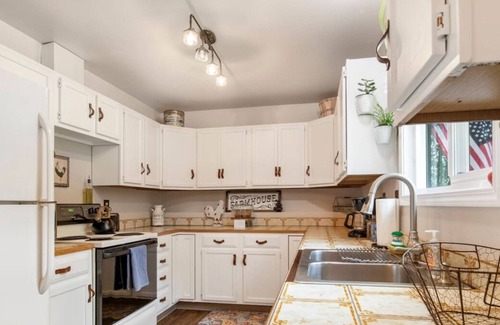 Palmer House | Hyer Mountain Vista-The Farmhouse