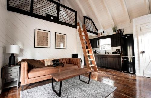 Cashes Valley House | Hygge Hollow Cabin on Fightingtown Creek in Blue Ridge, GA