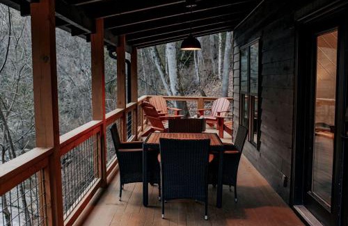 Cashes Valley House | Hygge Hollow Cabin on Fightingtown Creek in Blue Ridge, GA