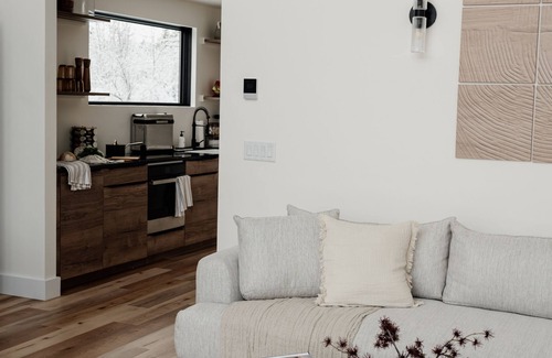 Door County Cabin | Hygge Lake Cabin-Waterfront & 5 acres of Serenity- Pet friendly