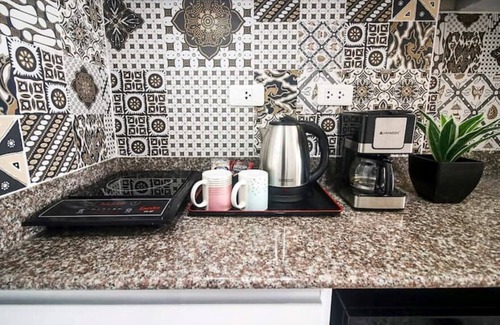 Mactan Export Processing Zone Apartment | Hyllia by J&J (Near Airport| Wi-Fi | Netflix)