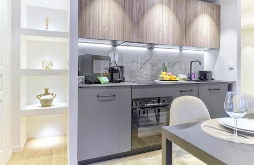 Carabacel Apartment | Hyper Centre - Charming duplex - Luxury - Reversible air conditioning - 10 mins from Place MASSENA
