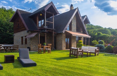 Skydra Villa | Hyper Luxurious Villa Tuman