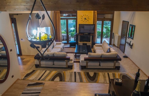 Skydra Villa | Hyper Luxurious Villa Tuman