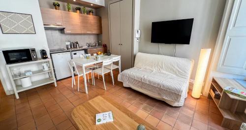 Avignon City Centre Apartment | Hypercenter - At the foot of the Palais des Papes