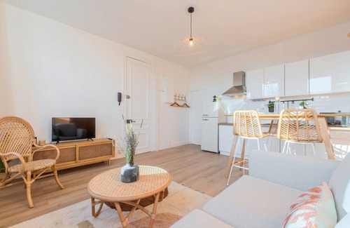 Tourcoing Apartment | Hypercentre - private parking, metro + train 100m