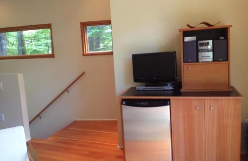 Ucluelet Bed & Breakfast | Hyphocus Inn