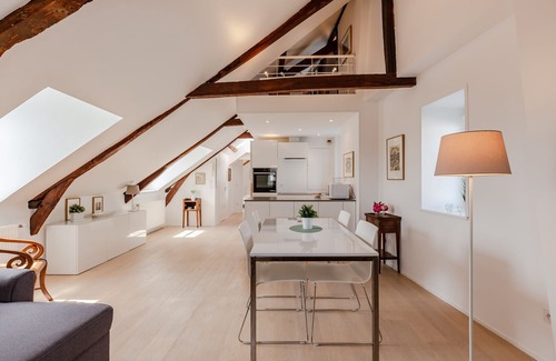 Enclos Apartment | Hypolite 5 | Elegant Apartment | 80 meters from Honfleur Port | 2 guests