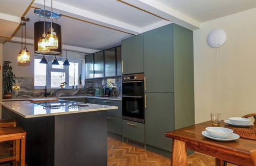 Forest Row Cottage | HYRST RISE, pet friendly, character holiday cottage in Forest Row