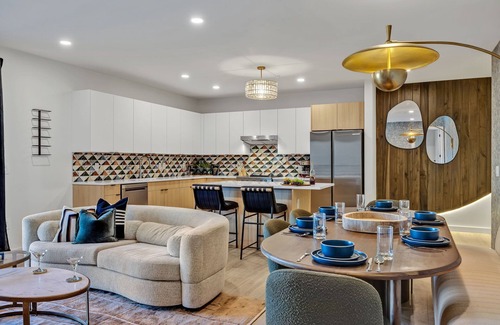 Rutledge Hill House | Hyve-The Cosmo-Walk To Broadway