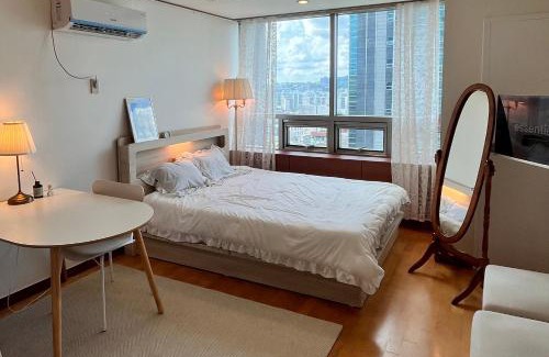 Seolcheon-myeon House | i강남 신사 역에서 3분 가로수길 조용한 안심귀가 #Gangnam Sinsa #Garosugil Front #Premium Stay #City View