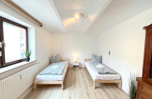 Pilsting Apartment | I Apartment 14 Personen - Monteurzimmer - Ferienwohnung, Großköllnbach I