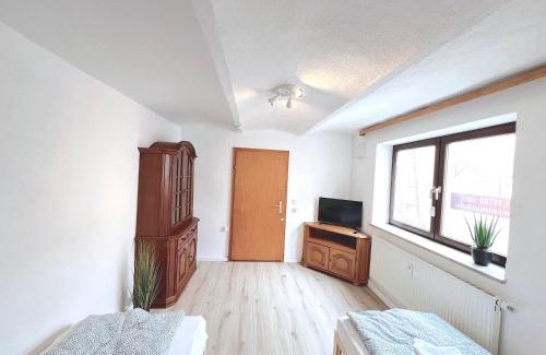 Pilsting Apartment | I Apartment 14 Personen - Monteurzimmer - Ferienwohnung, Großköllnbach I