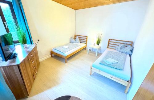 Pilsting Apartment | I Apartment 17 Personen - Monteurzimmer - Ferienwohnung, Großköllnbach