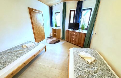 Pilsting Apartment | I Apartment 17 Personen - Monteurzimmer - Ferienwohnung, Großköllnbach