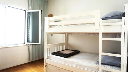 Tirana House | i hostel