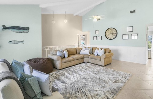 Marco Island House | I'm coco-nuts for you! Two story home waterfront home w/pool and bbq