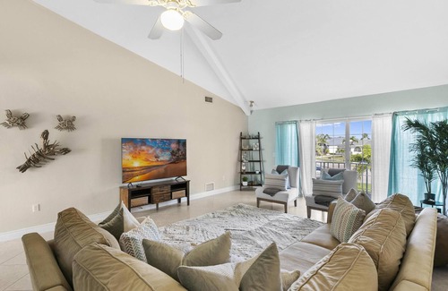 Marco Island House | I'm coco-nuts for you! Two story home waterfront home w/pool and bbq
