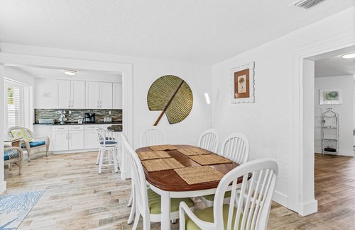 Indian Rocks Beach House | I.R.B 415 Home 3bed 2bath Salt Water Pool Home Sleeps 10