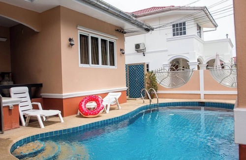 Na Kluea Villa | I-Rin poolvilla featuring its own swimming pool set in a private estate.