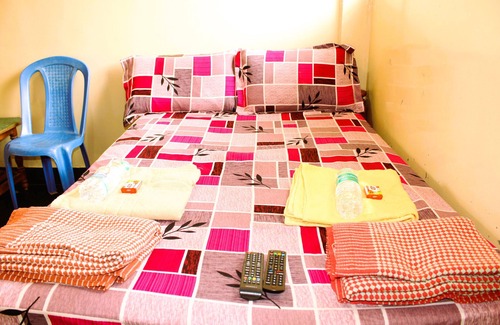 Chikkaballapur Hotel | I-ROOMZ Surya Deluxe Lodge