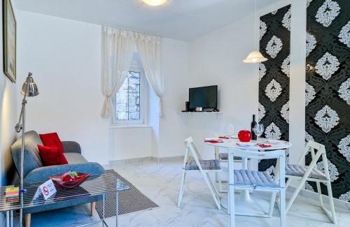 Split Apartment | I smile