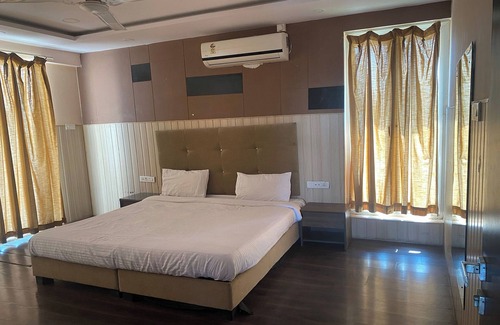 Kondhwa Hotel | I Suites