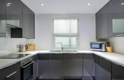 Brighton City Centre House | i360 Pad - by Brighton Holiday Lets