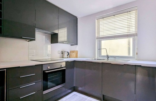 Brighton City Centre House | i360 Pad - by Brighton Holiday Lets