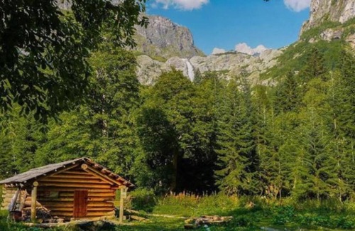 Mazeri Apartment | Iason Guest House in Mazeri- Cozy studio with WiFi, AC in fabulous Mestia