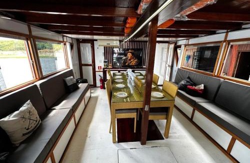 Ponta Negra Boat Rental | Iate AmazonHunter