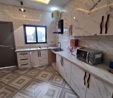 Ogbodjo Apartment | IB's APARTMENT