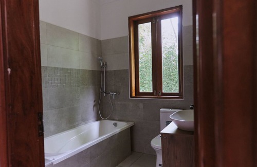 Kichwamba Cabin | Ibanga Escape