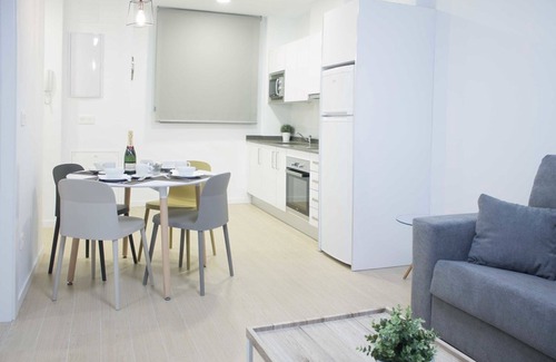 Figares Apartment | IBERICABEDS CENTER 1 BEDROOM