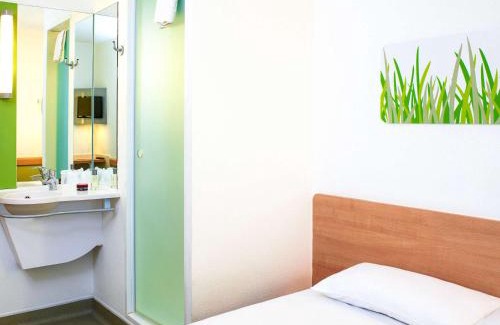 Little Hay Hotel | ibis budget Birmingham Airport Terminal Building - NEC