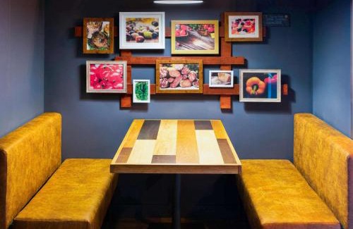 Little Hay Hotel | ibis budget Birmingham Airport Terminal Building - NEC
