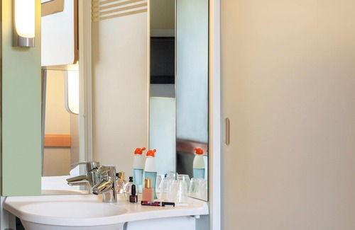 Bastide Hotel | ibis budget Bordeaux Centre Bastide