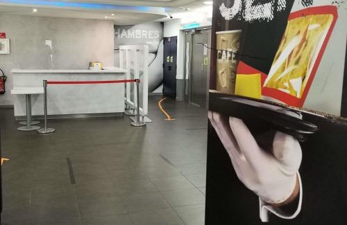Quartier des Grandes-Carrieres Hotel | ibis budget Paris Porte De Montmartre