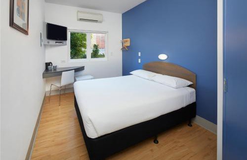 Redcliffe Hotel | ibis Budget Perth Airport