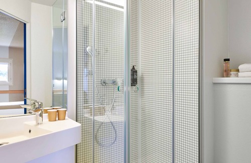 Saint-Cyr-l'Ecole Hotel | ibis budget Versailles Chateau Saint Cyr