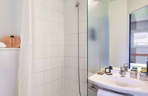 Saint-Cyr-l'Ecole Hotel | ibis budget Versailles Chateau Saint Cyr