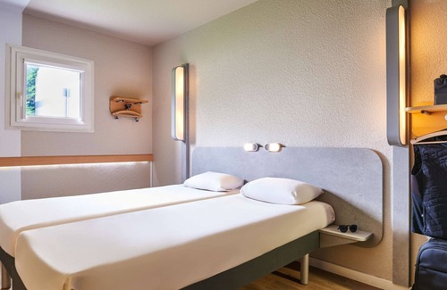 Saint-Cyr-l'Ecole Hotel | ibis budget Versailles Chateau Saint Cyr