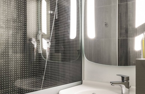 Cannes La Bocca Hotel | ibis Cannes Plage La Bocca
