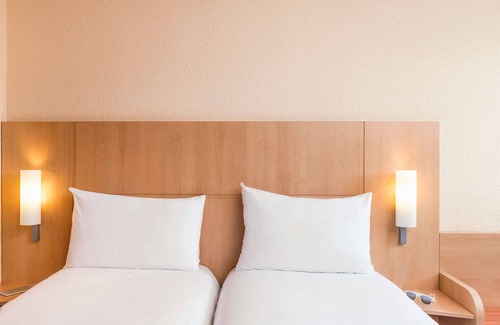 Cergy Hotel | ibis Cergy Pontoise Le Port