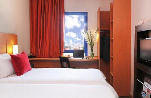 Chatellerault Hotel | ibis Châtellerault