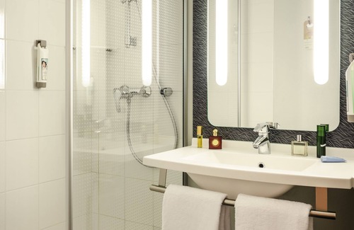 Downtown Geneva Hotel | ibis Geneve Centre Lac