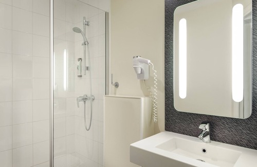 Downtown Geneva Hotel | ibis Geneve Centre Lac