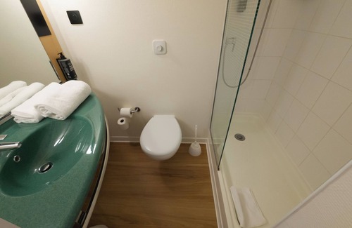 Bron Hotel | ibis Lyon Est Bron